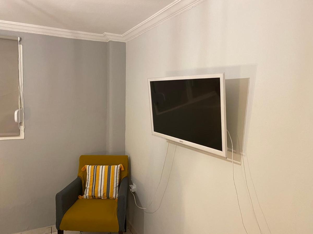 Olas 1-Bedroom Apartment Near The Center Of Атина Екстериор снимка