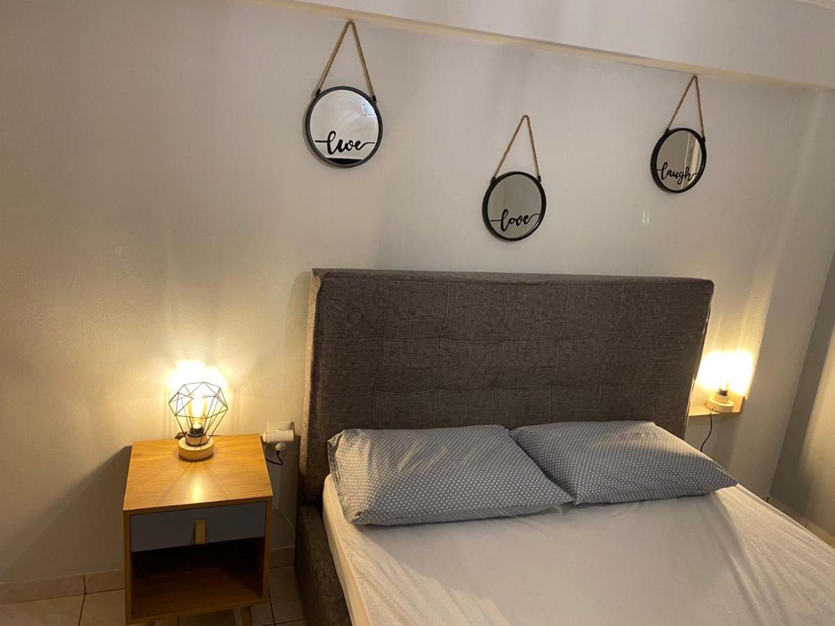 Olas 1-Bedroom Apartment Near The Center Of Атина Екстериор снимка